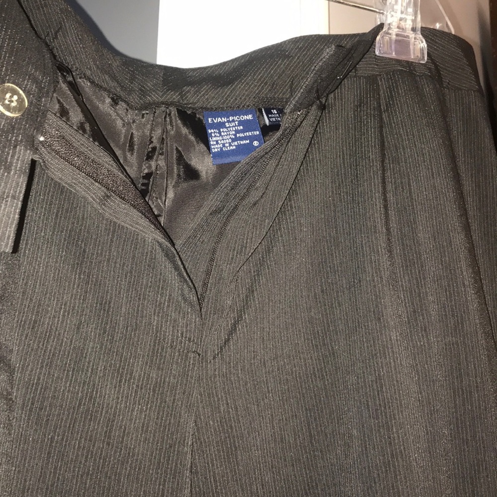 Evan-Picone Suit with scarf - Picture 11 of 15